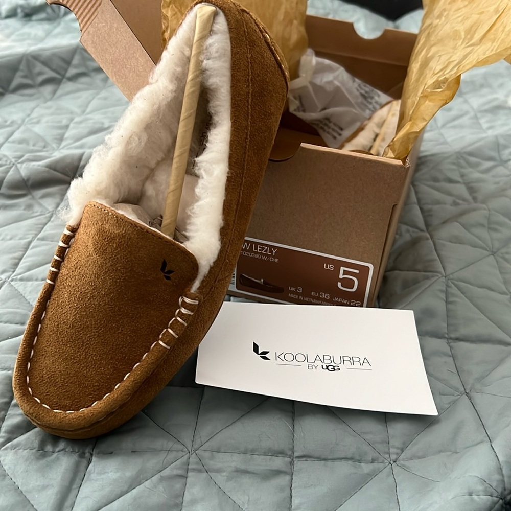 BNWT/BNWB/BNNW Size 5 Womens Koolaburra by UGG W Lezly Moccasins Chestnut color